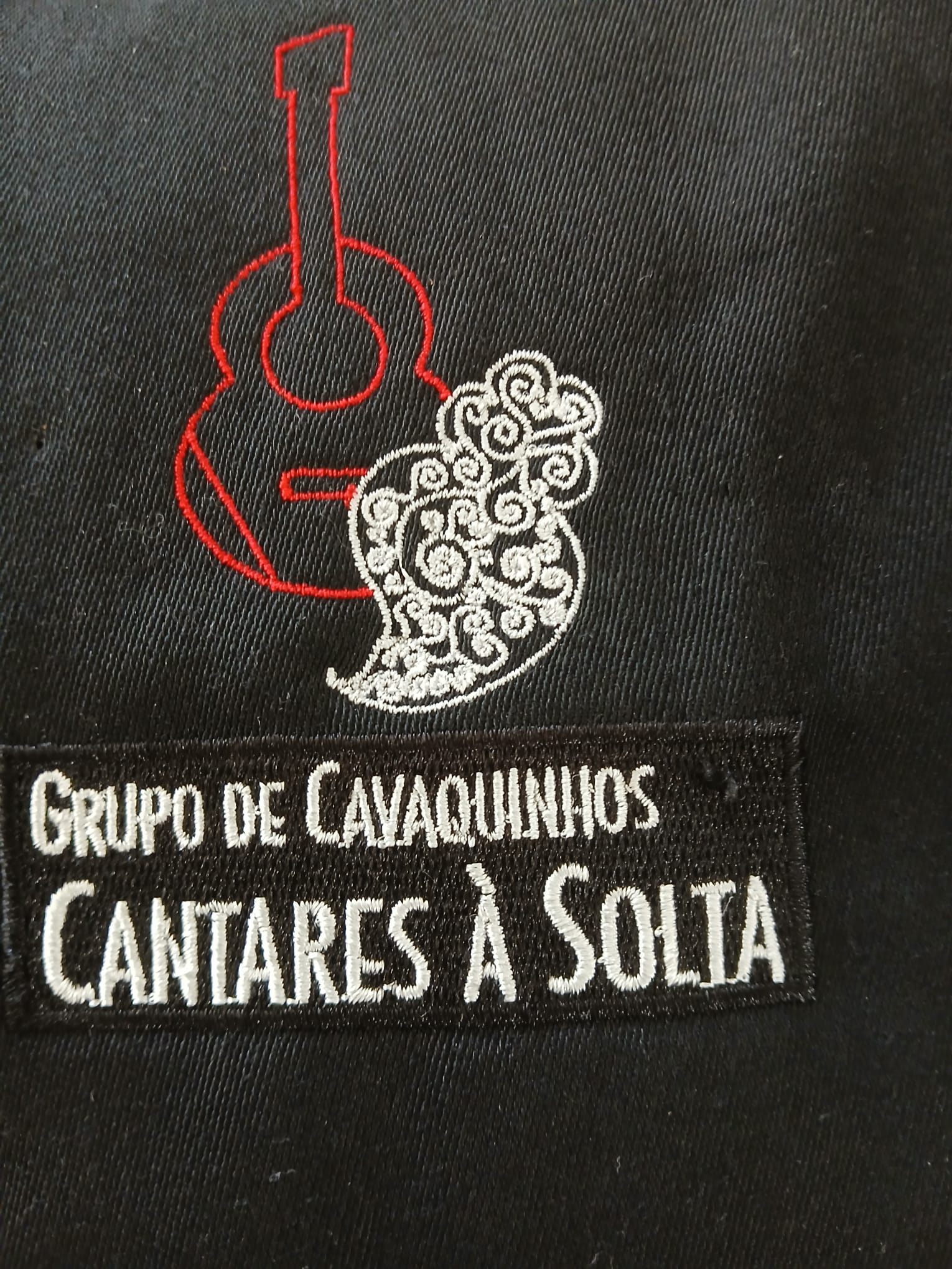 Logo Cavaquinhos Cantares à Solta – Escola Música da JFC